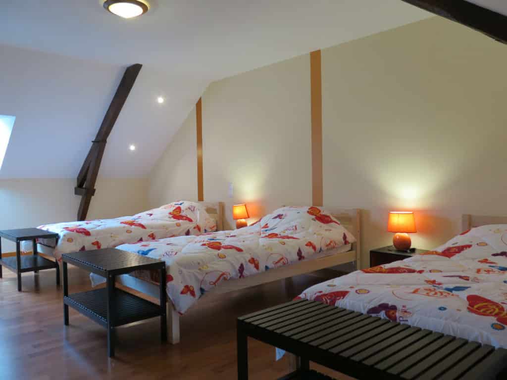 gîte rural Ker Anna chambre orange 3 lits simples